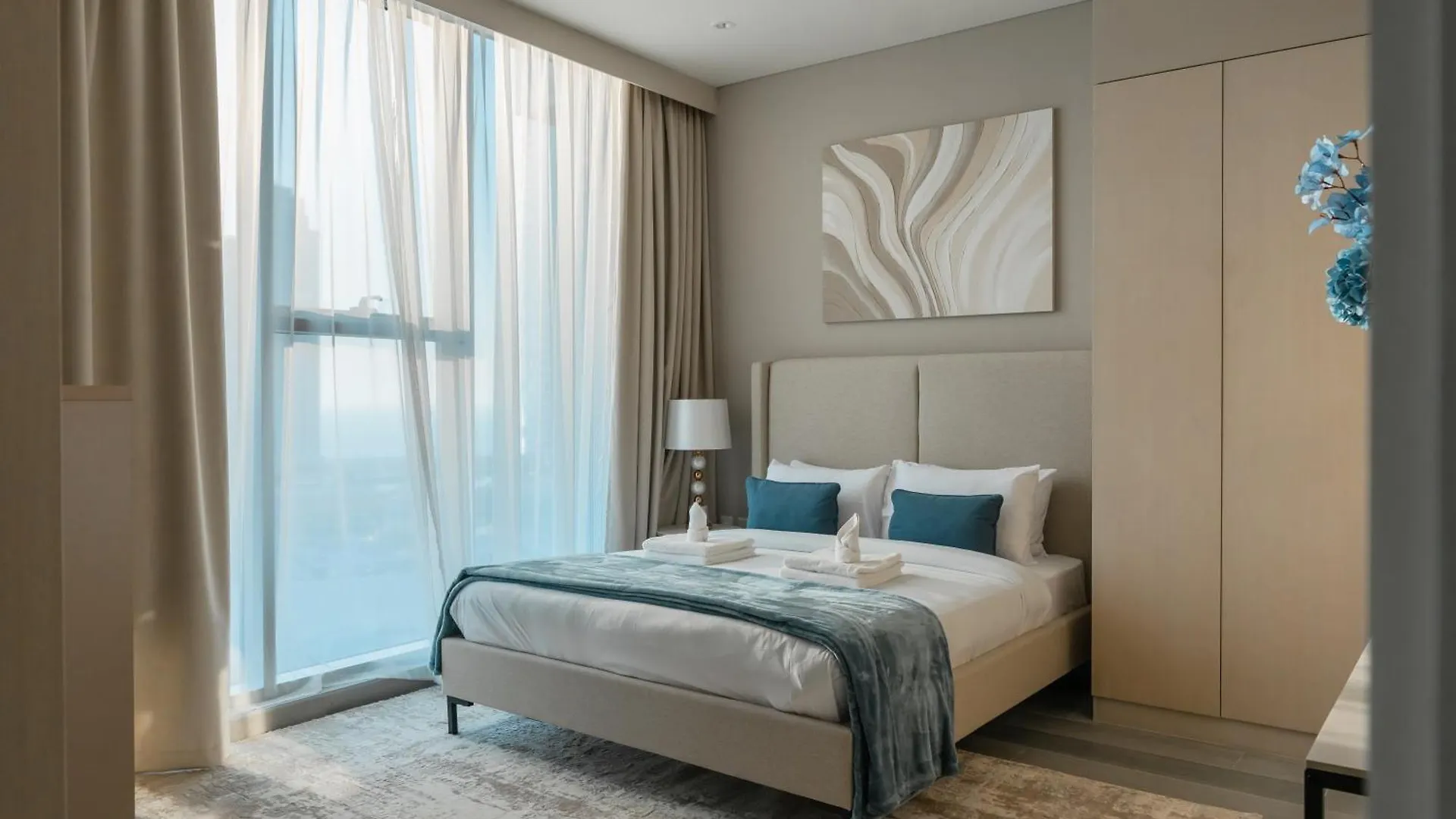 Clever Guest 021 Condor Marina Star Dubai Apartment