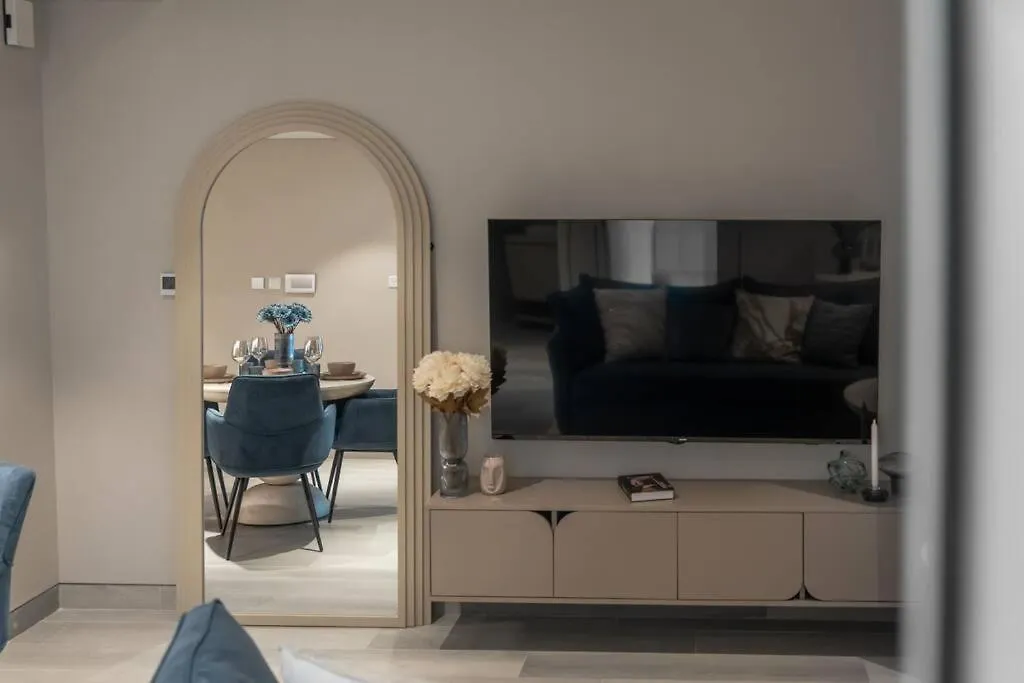 Clever Guest 021 Condor Marina Star Dubai Apartment