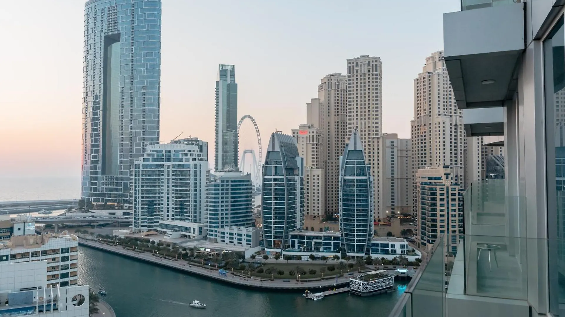 Clever Guest 021 Condor Marina Star Dubai Apartment