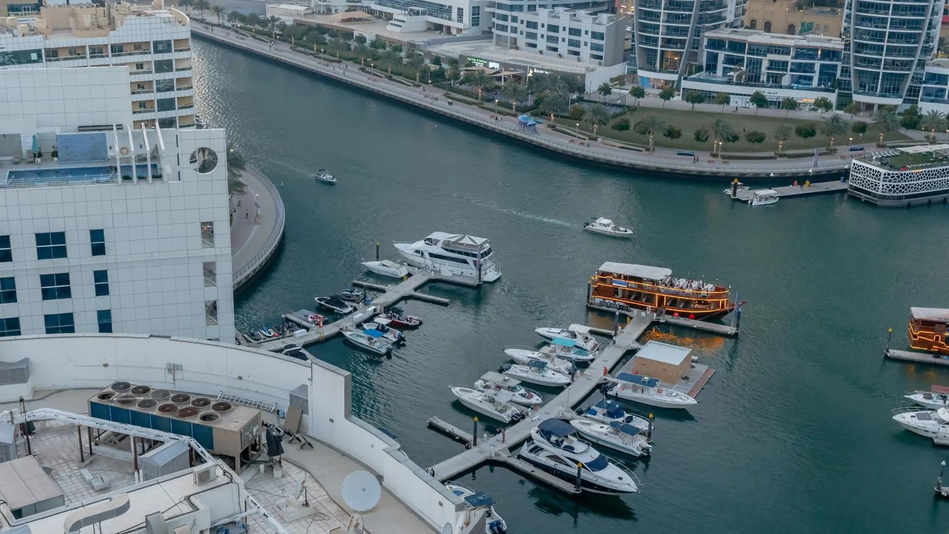 Clever Guest 021 Condor Marina Star Dubai